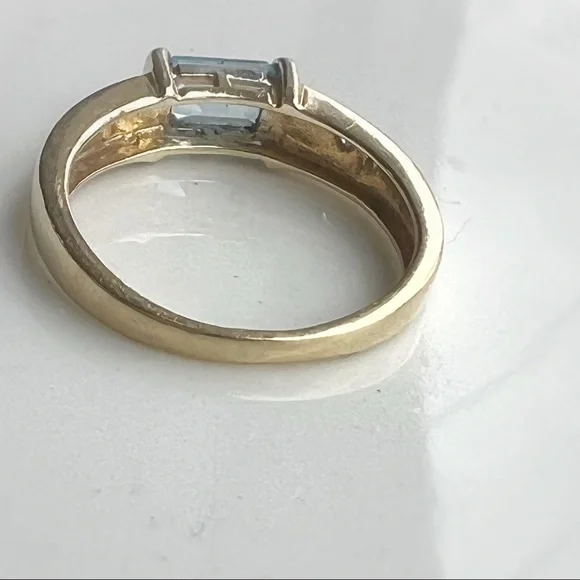14 kt Gold Ring with Light Blue Aquamarine Baguette Cut Bezel Set w/2 Diamonds - Picture 4 of 7